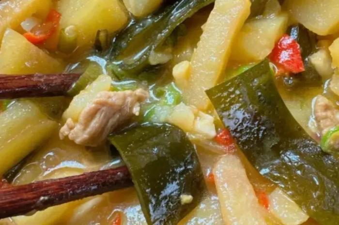 海帶燉土豆成品